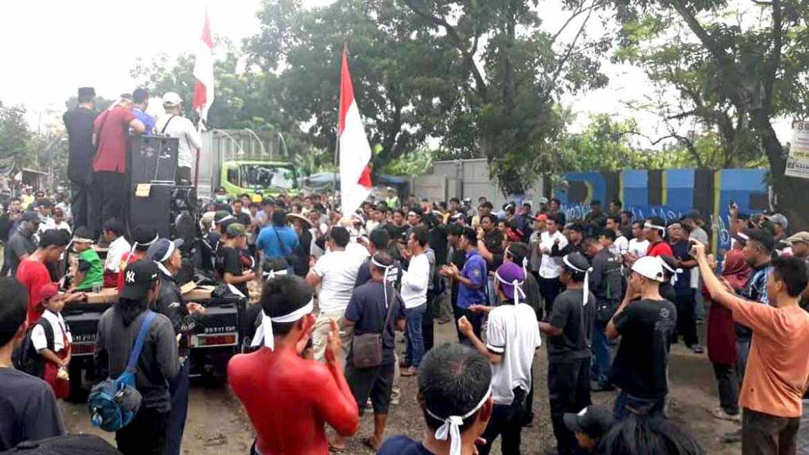 Ribuan Warga Asal Dua Desa di Gunungputri Tuntut Pemkab Bogor Benahi Infrastruktur Jalan