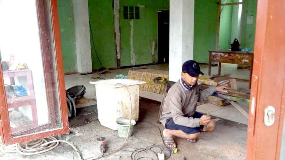 Terima Bantuan Keuangan Propinsi Desa Cibanon Rehab Kantor Desa