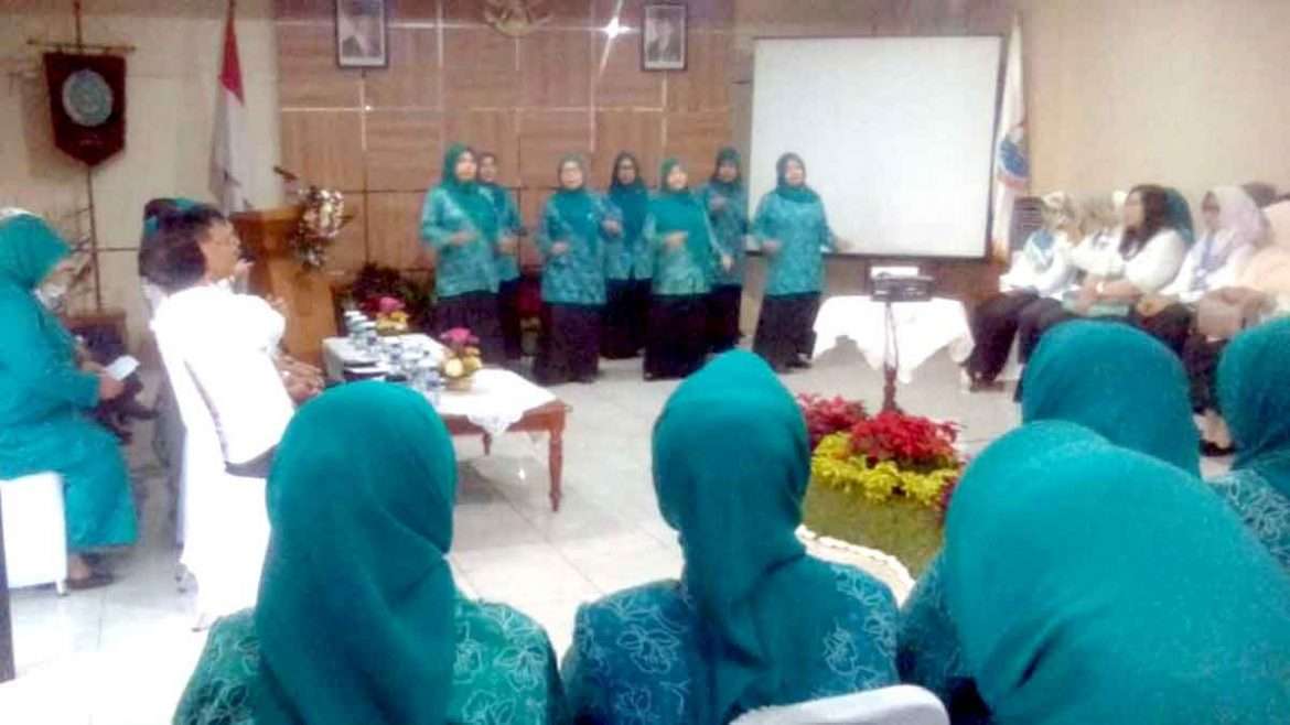 Torehkan Prestasi Tim Gerak PKK Cibabat Kedatangan Tamu Pemprov Jabar