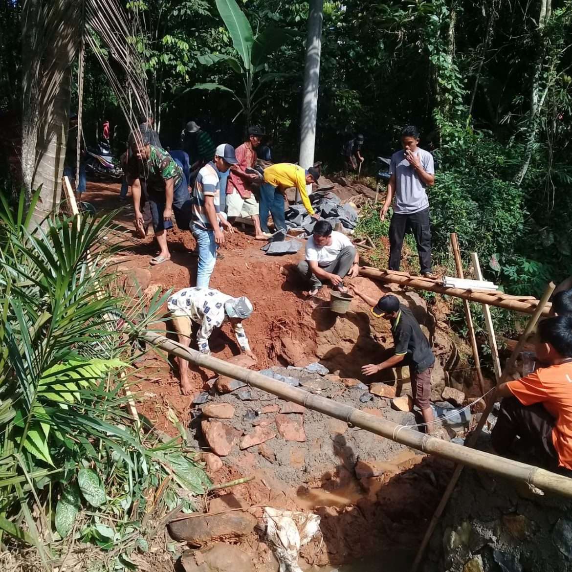 Pemdes Sukadamai Alokasikan Dana Desa Untuk Membangun Jembatan