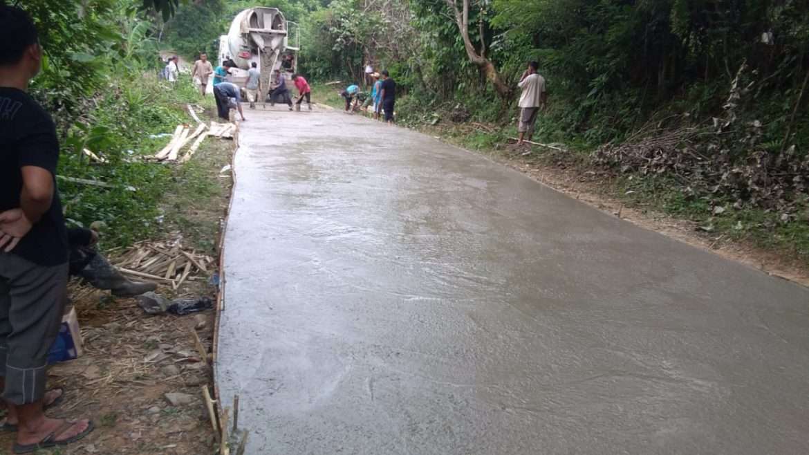 Pemdes Buanajaya Alokasikan DD Tahap III Untuk Infrastruktur Jalan