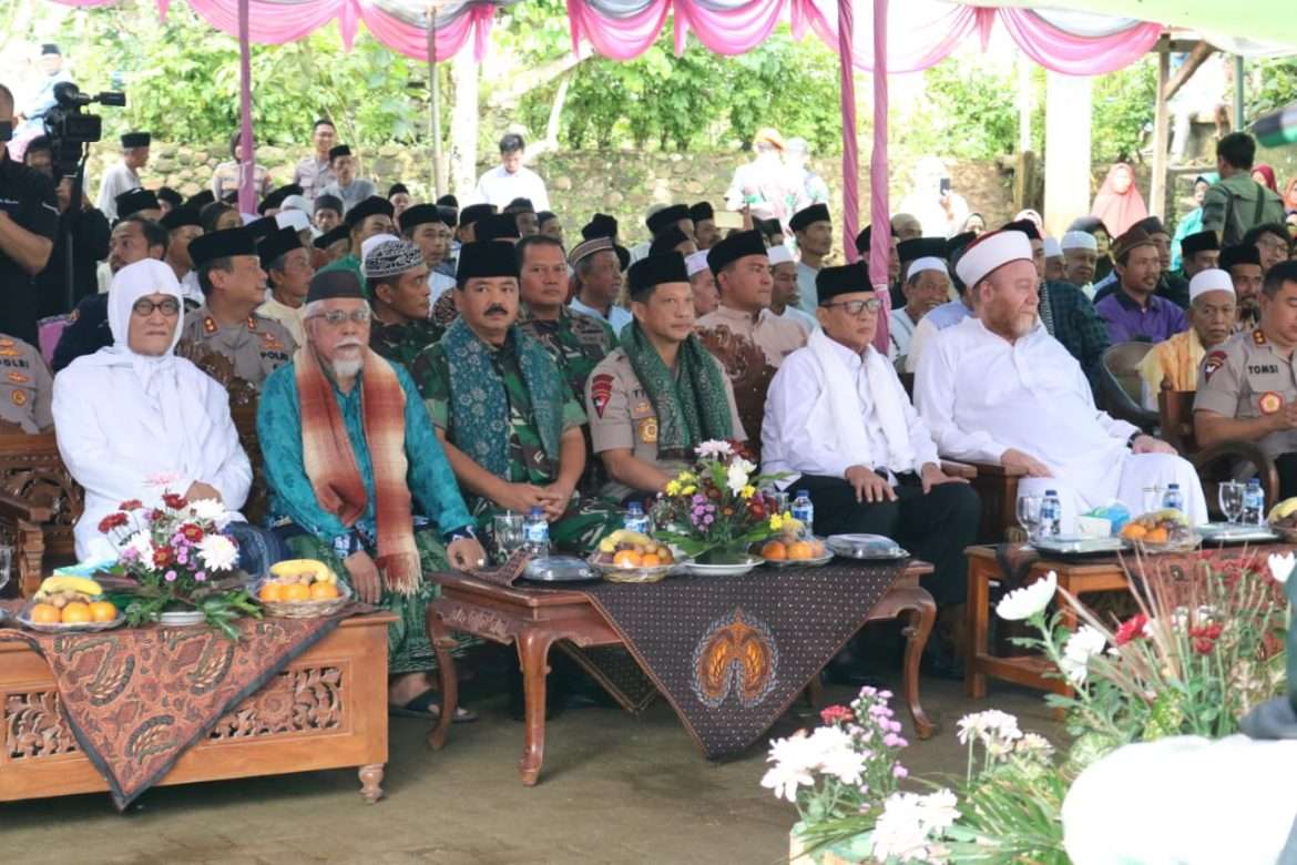 Kapolri dan Panglima TNI, Hadiri Acara Haul Masyayikh Pesantren Kananga