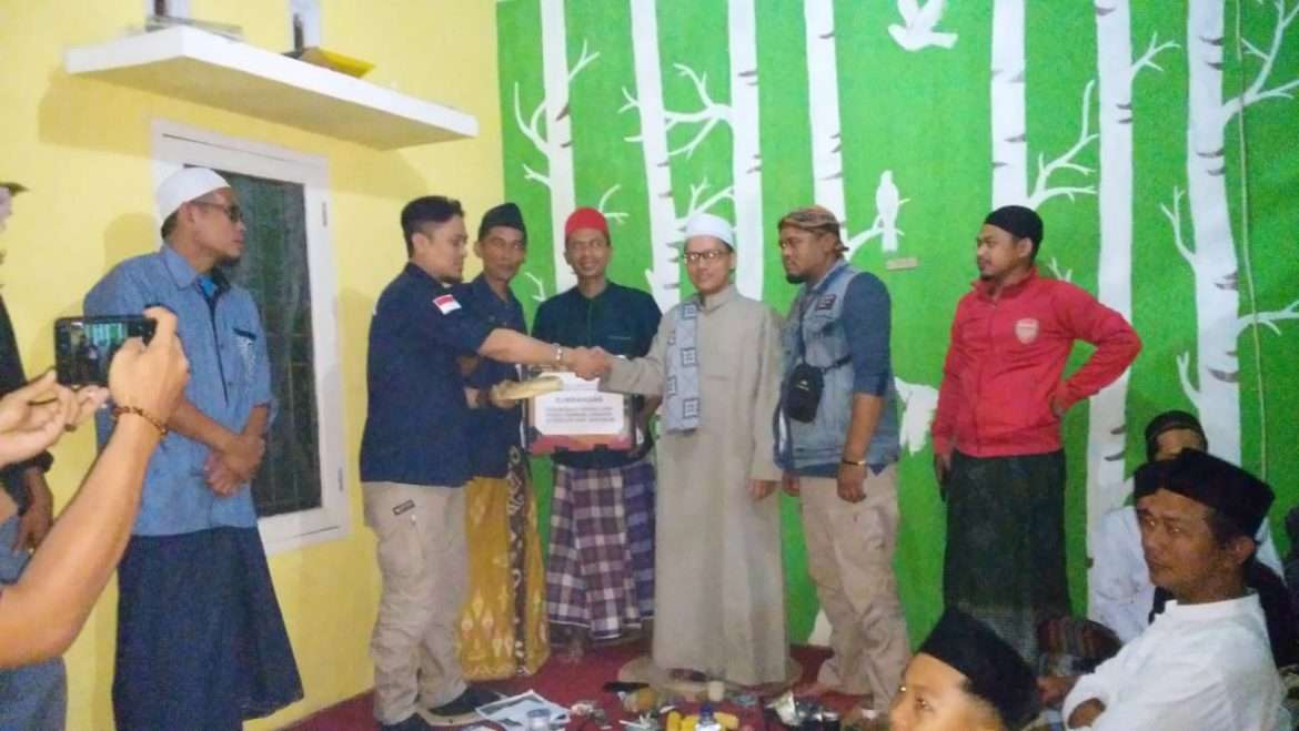 Warga Perum Bukit Cidahu Asri Berikan Bantuan Peduli Cisolok