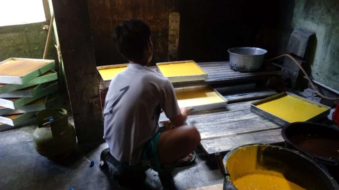 Sentra Produksi Kue Legit Asli Kampung Radug Bayongbong Serap Tenaga Kerja