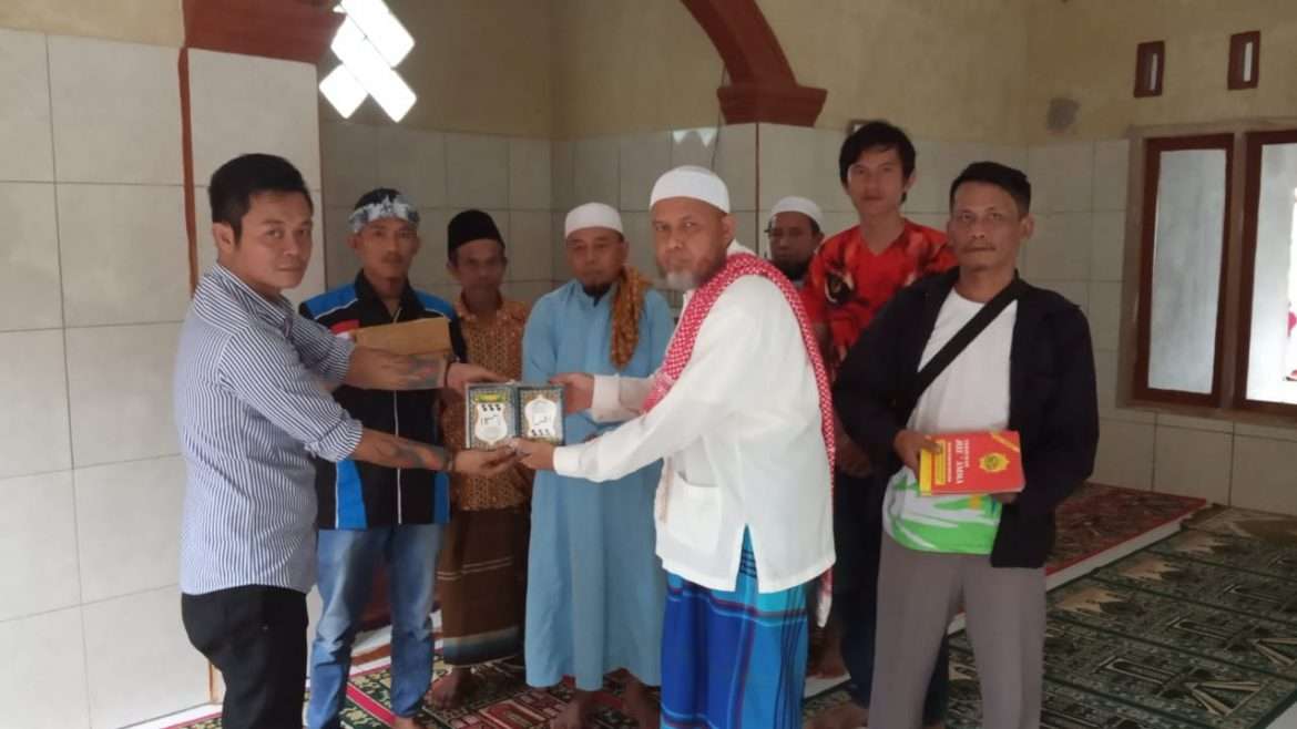 Sejuta Iqro dan Juz ‘ama Diberikan ke Madrasah dan Majlis di Sukabumi