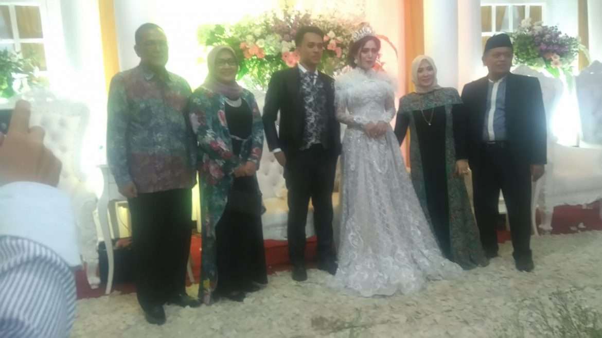 Ade Yasin Hadiri Acara Resepsi Pernikahan Ahmad Syroji – Nia