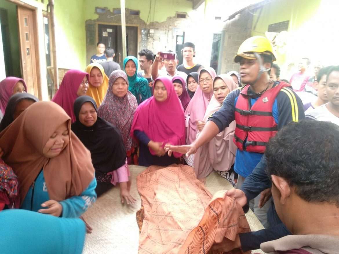 Tim SAR Gabungan Berhasil Evakuasi Korban Tenggelam di Kali Cileunsi