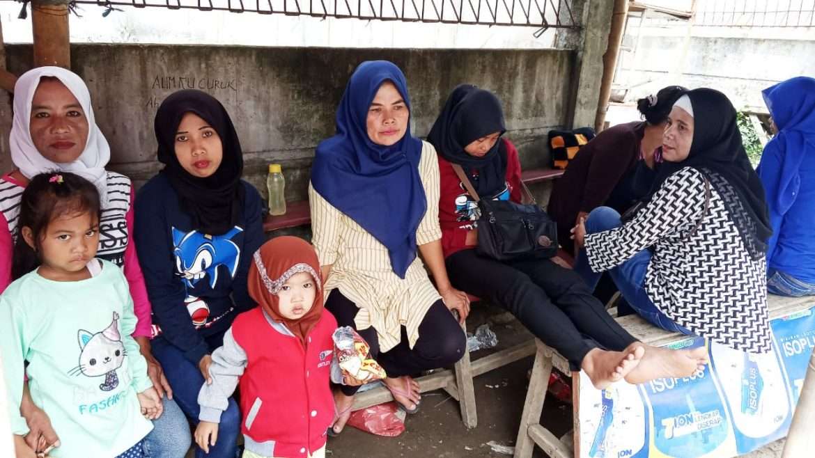 Gaji PT Sentosa Diundur, Seorang Ibu Dan Anak Terlantar