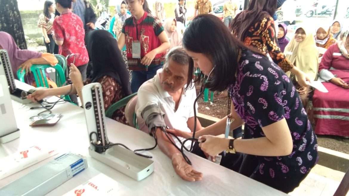 Universitas Tarumanegara Berikan Pelayanan Kesehatan di Sukajaya     