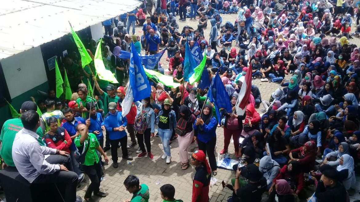 Buruh PT Sentosa Ancam Duduki Pendopo Kabupaten Sukabumi