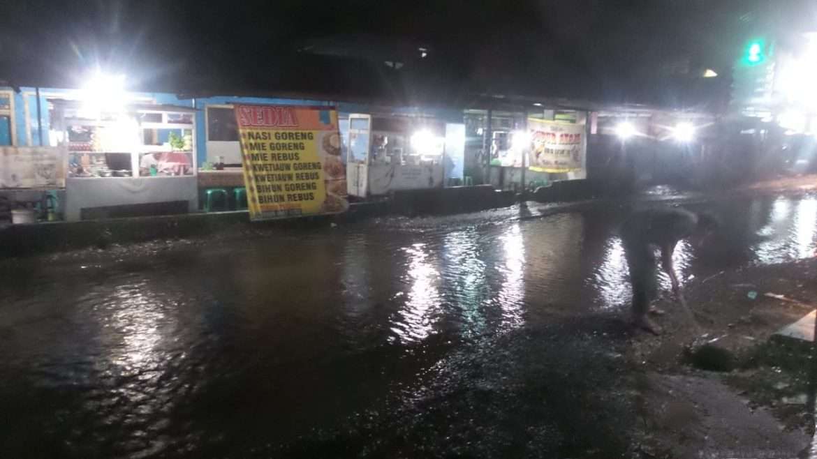 Jalan Raya Ciapus Rusak, Seperti Kubangan