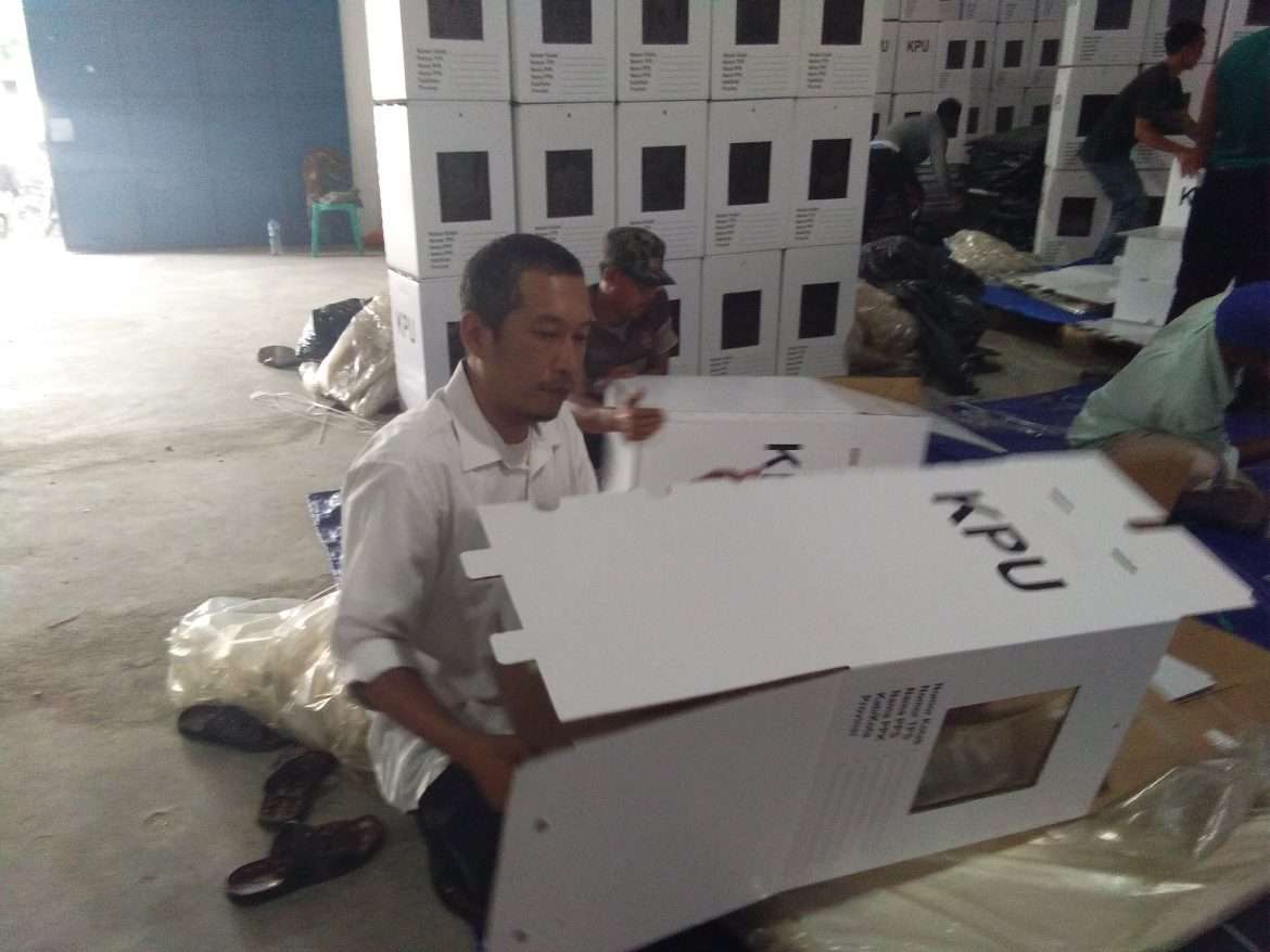 KPU Blora, Hari ini Mulai Merakit Kotak Suara Pemilu Berbahan Duplex