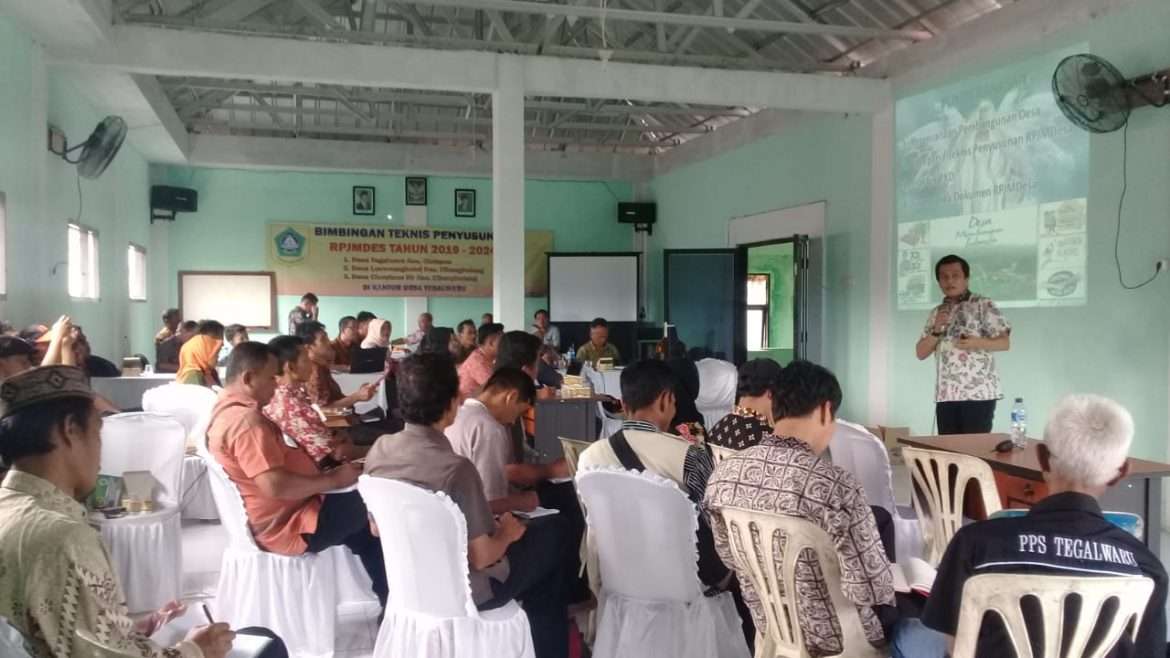 DPMD Berikan Pembinaan Kepada Kepala Desa