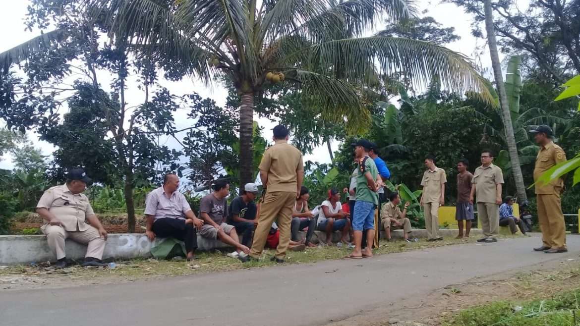 Pemdes Cicadas Bersinergi Dengan Warga Dalam Menjaga Lingkungan