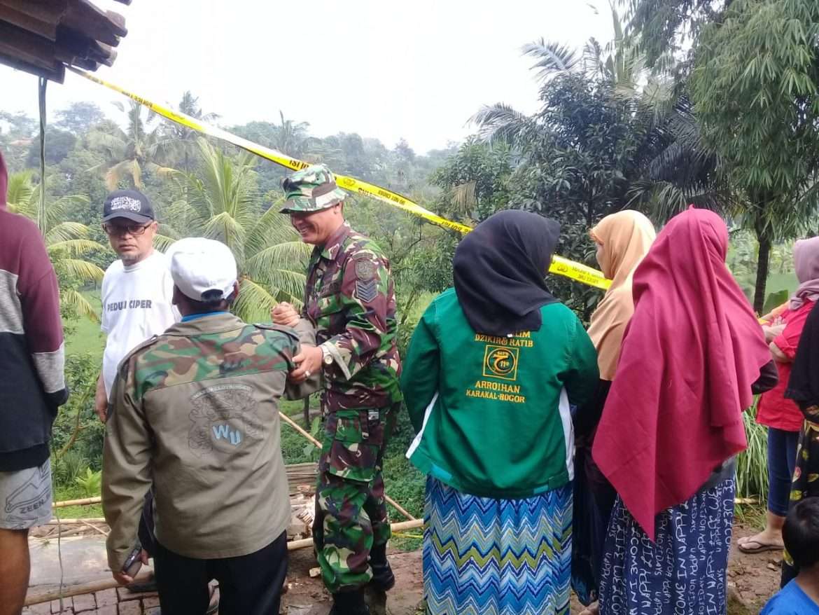 Koramil 2120/Ciomas, Kodim 0621/Kabupaten Bogor Bantu Korban Longsor