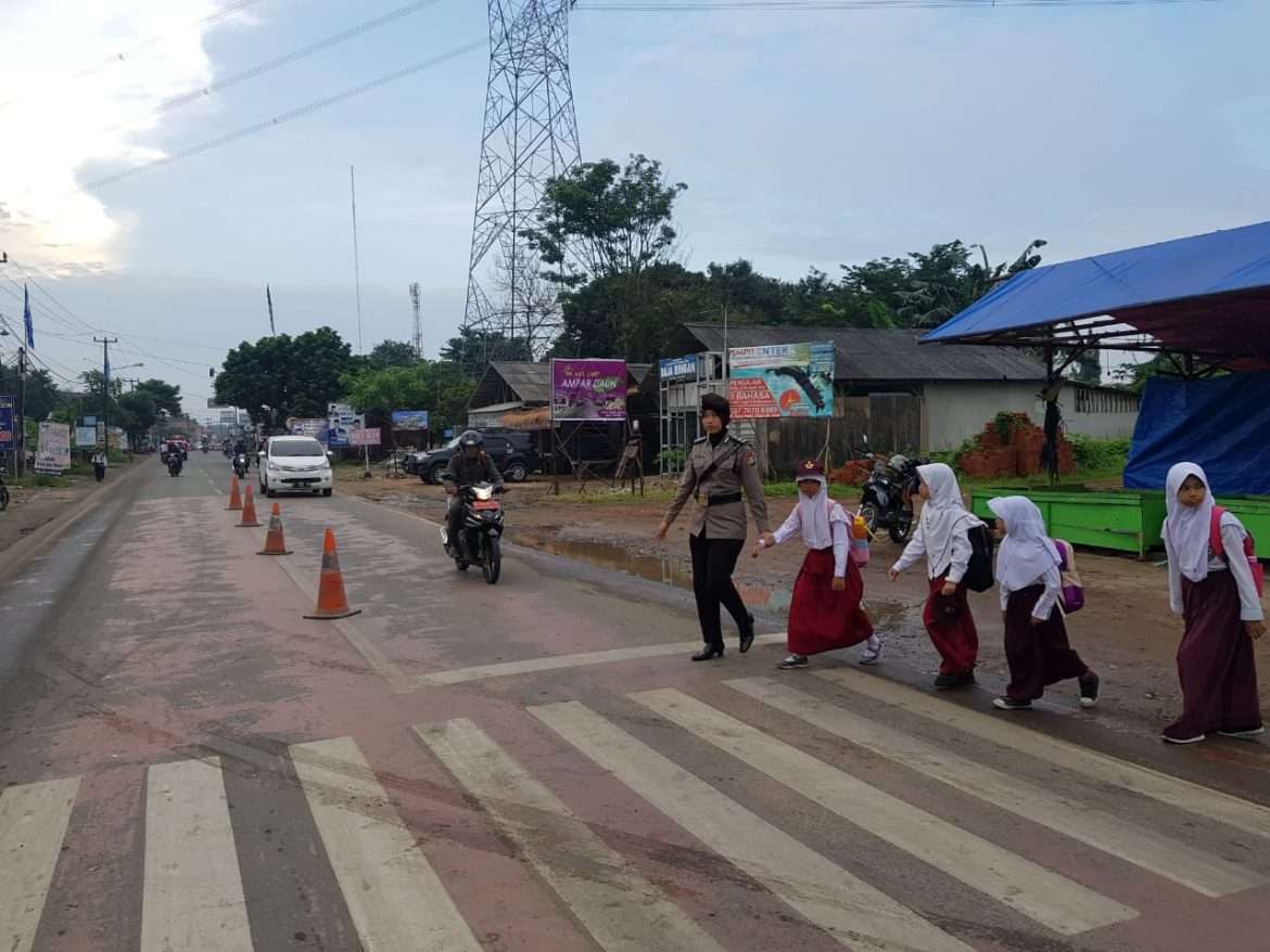 Ditsamapta Polda Banten Laksanakan Kegiatan Gatur Lalin di Pusat Keramaian
