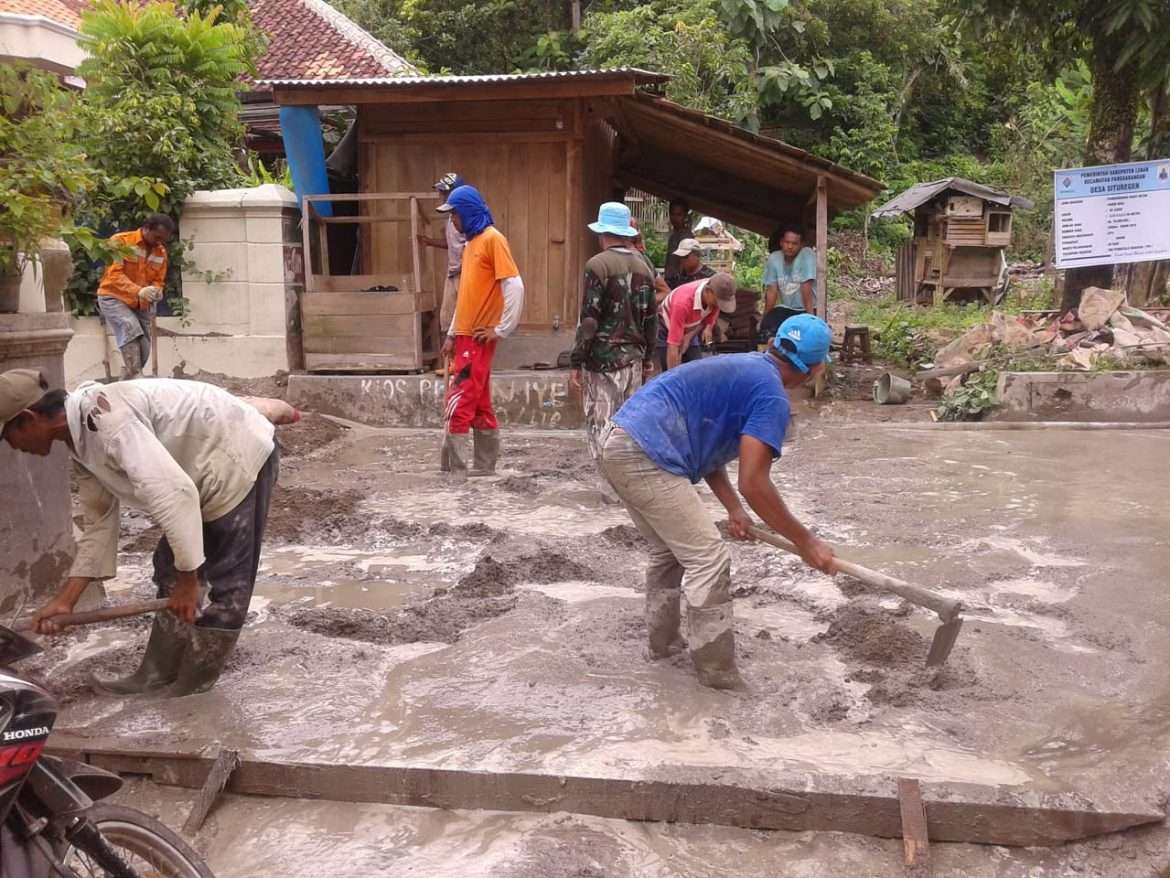 Diduga Asal Jadi Pembangunan Infrastruktur Jalan Poros  Desa Kembali Rusak