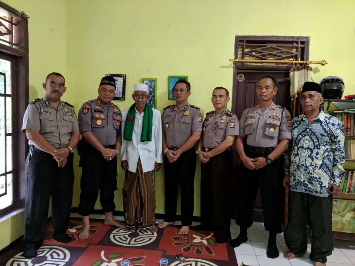 Dirsamapata Polda Banten Sambangi Ketua MUI Kecamatan Petir