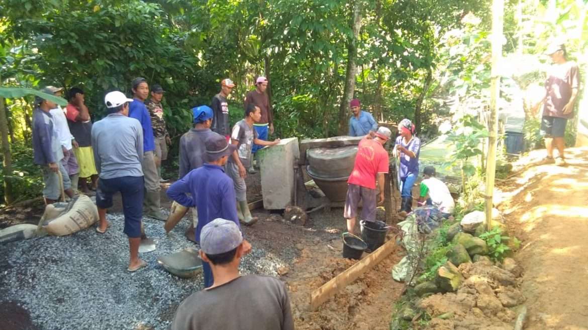 Pemdes Cibadak Terus Gencar Realisasikan Jalan Lingkungan