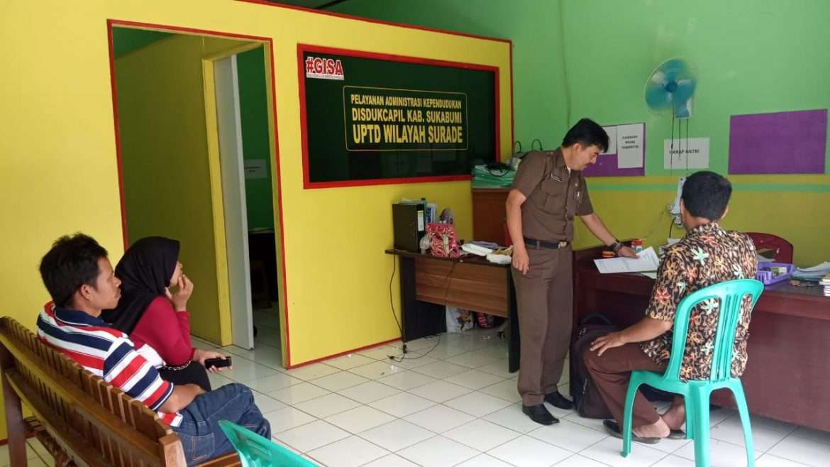 Kepala UPTD Disdukcapil Surade : Hak Warga Untuk Dapatkan E-KTP Harus di Maksimalkan