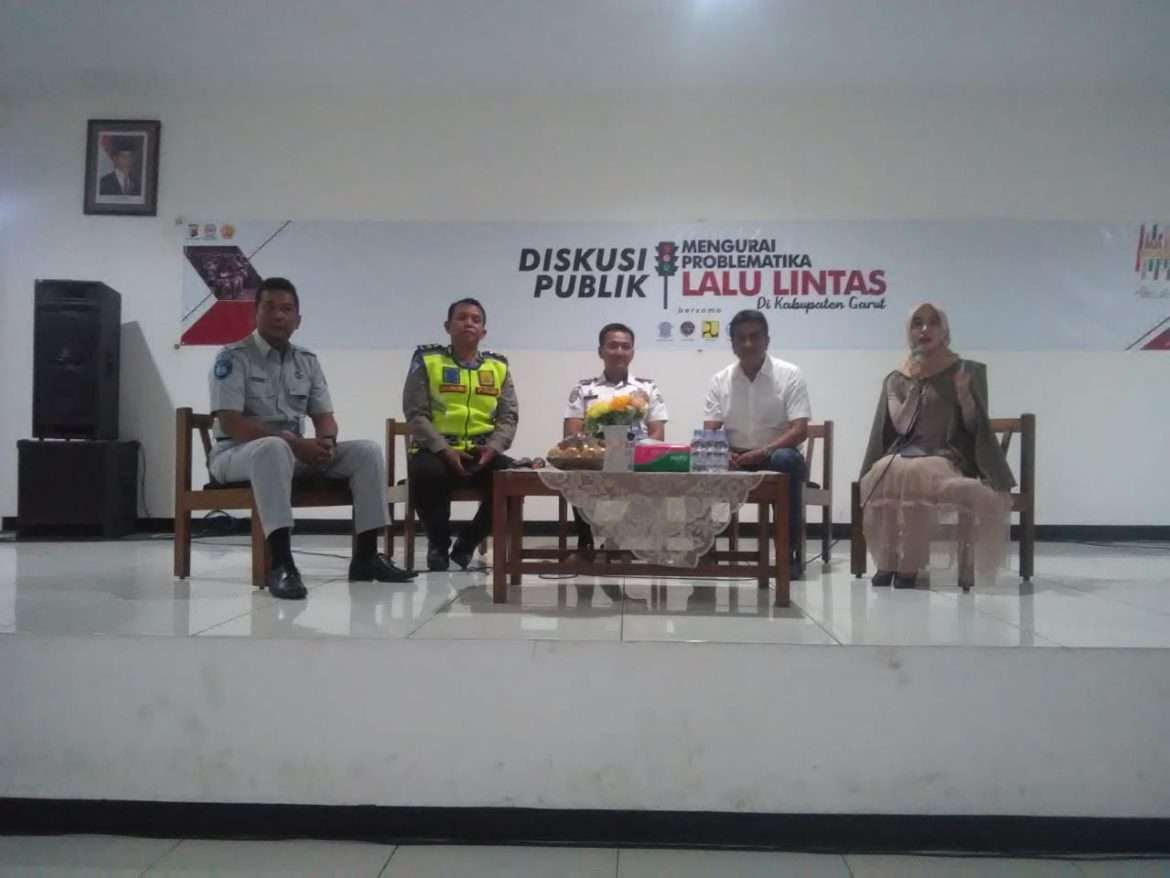 Diskusi Publik Dengan Mahasiswa Tentang Mengurai Problema Lalu Lintas