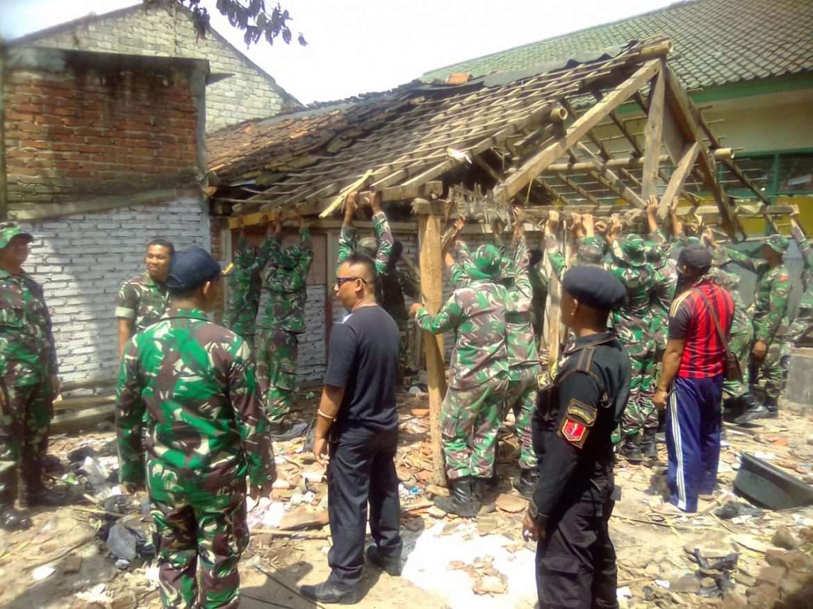 Lakukan Bedah Rumah, Yon Armed 4 di Apresiasi Warga Masyarakat Kota Cimahi