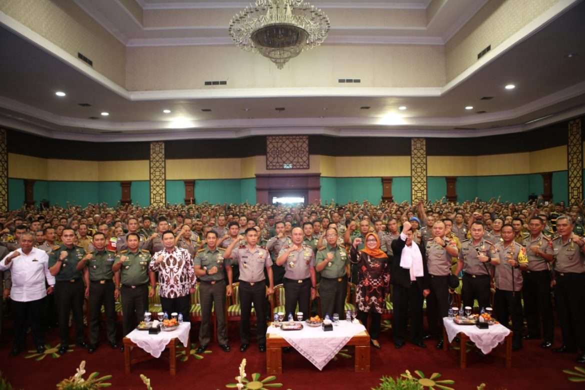 Kapolda Jabar Bersama Pangdam III Siliwangi Ikuti Apel 3 Pilar