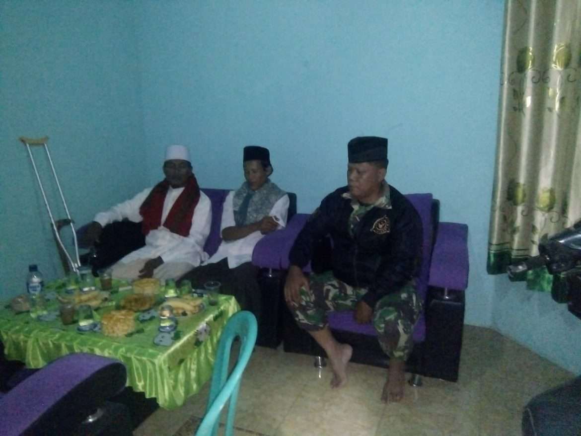 Babinsa Desa Cimanggu Giat Komsos Terhadap Masyarakat Desa Cimanggu