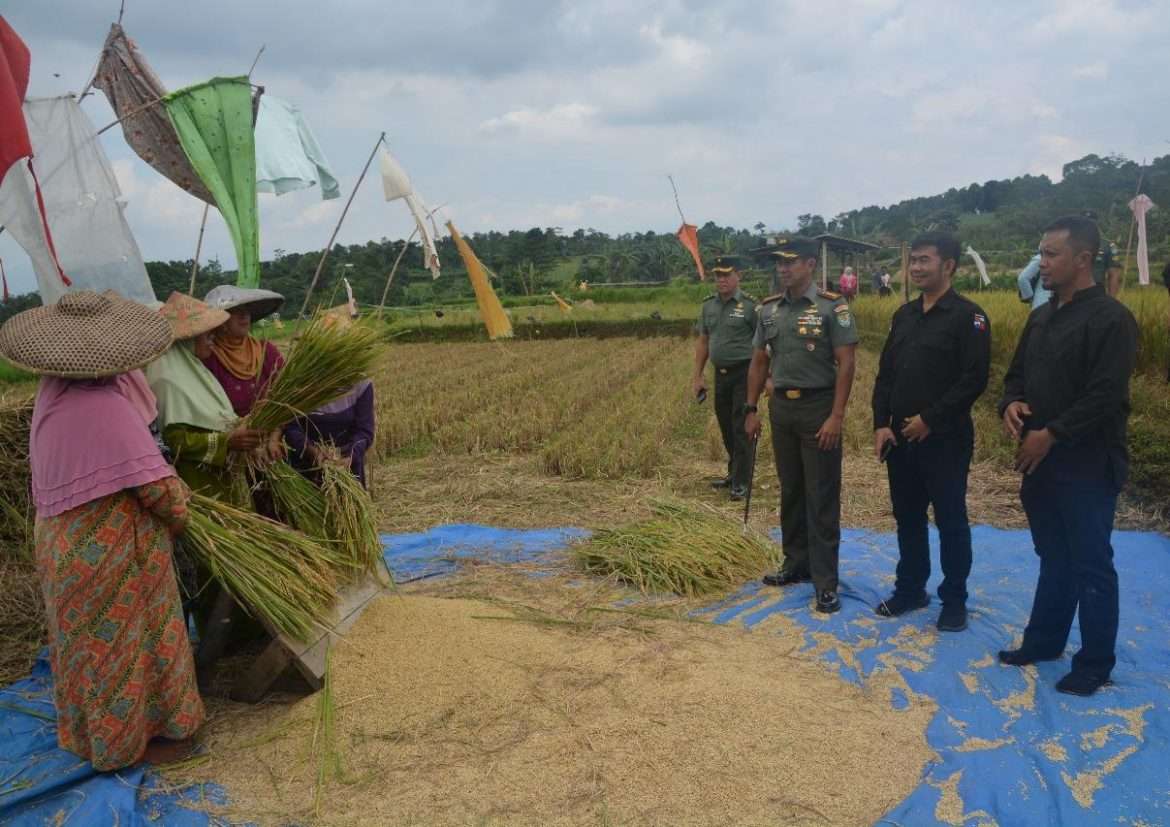 Danrem 061/SK Siaturahmi Dengan Kelompok Tani Dewasa (KTD) Lemah Duhur Kota Bogor