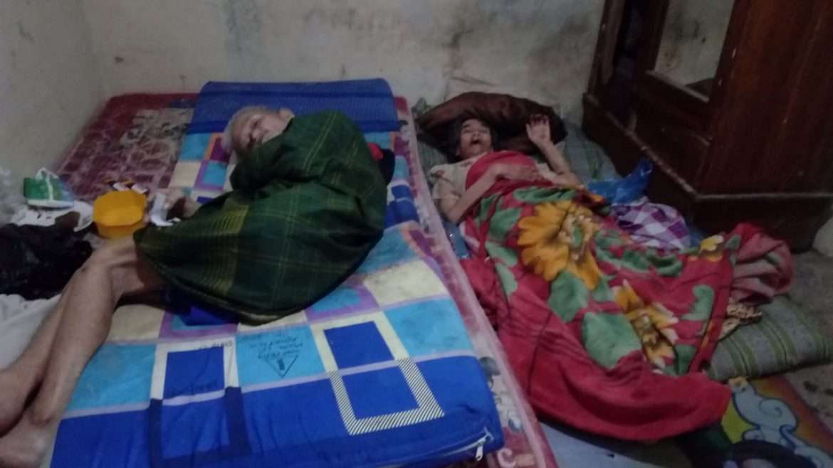 “Warga Miskin Dilarang Sakit?” Sepasang Lansia Dekat Polsek Bayongbong-Garut Hanya Terbaring