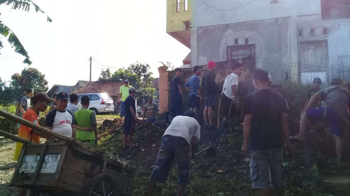 Warga Tegalwaru Bergotong Royong Guna Cegah Wabah DBD