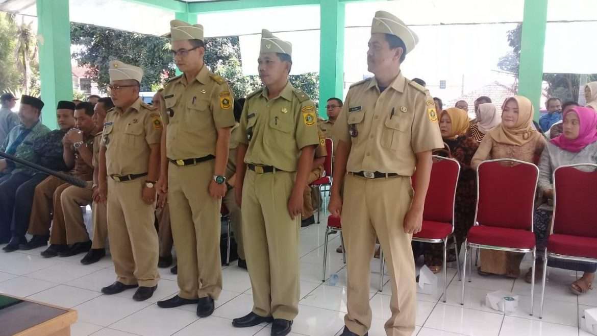 Camat Cibungbulang Ganti Empat Kades Secara Bersamaan