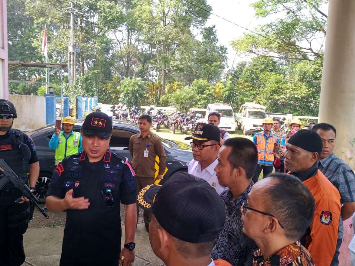 Wabup Sukabumi Dampingi Kapolda Dan Pangdam  Monitoring Penghitungan Suara di Tingkat Kecamatan