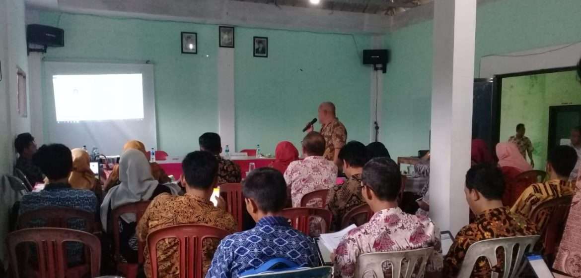 DPMD Berikan Pembinaan Kepada Perangkat Desa