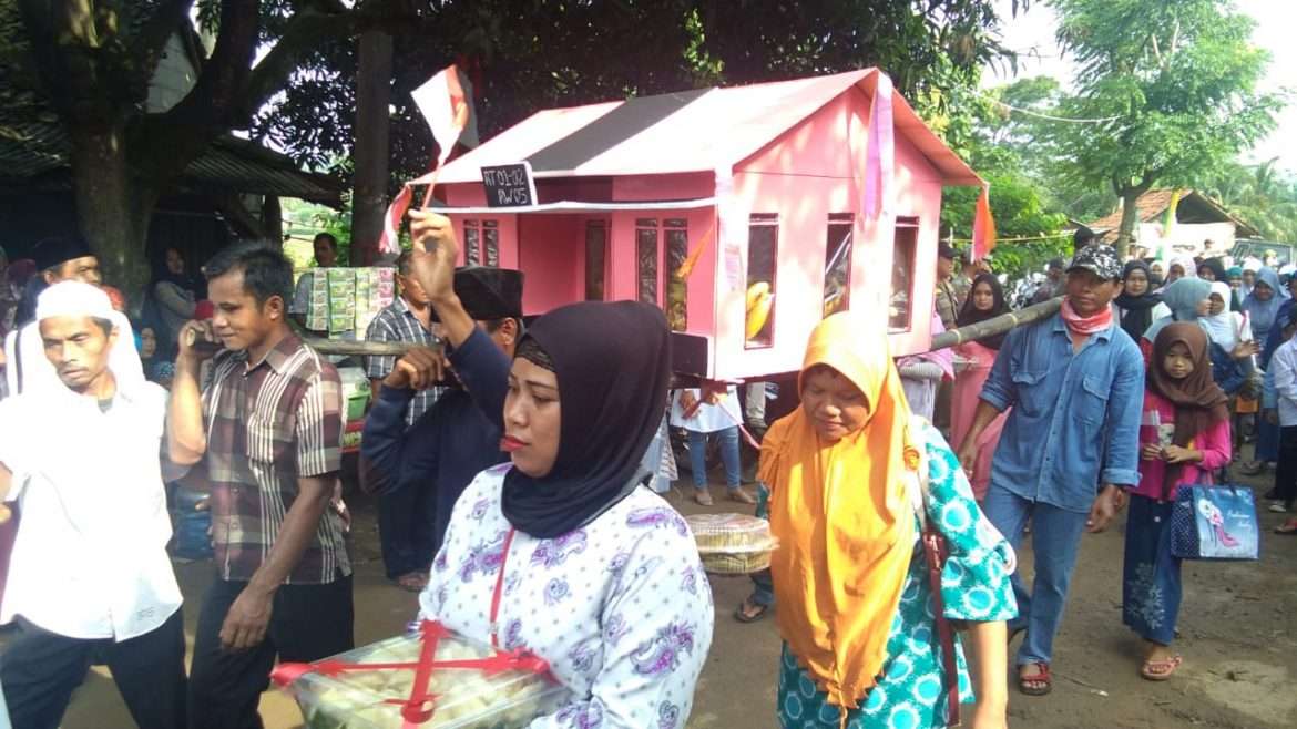 Pawai Ta’aruf Ramaikan Harjad Desa Buanajaya Ke-34