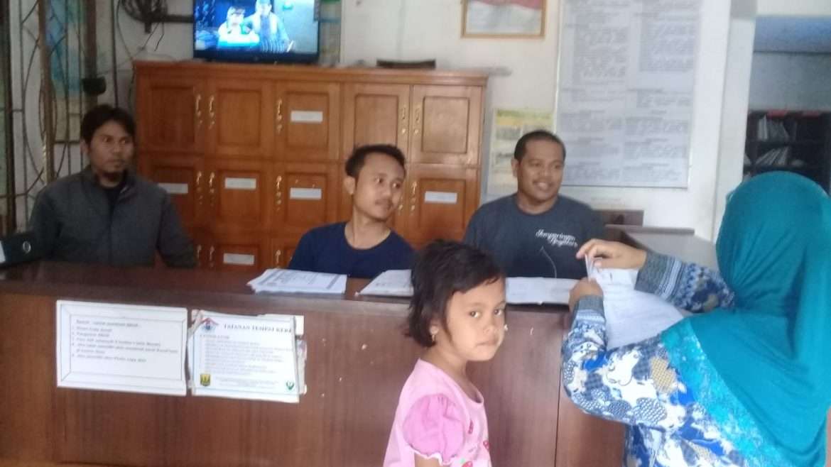 Pemerintah Desa Ciambar Berikan Layanan Walaupun Hari Libur