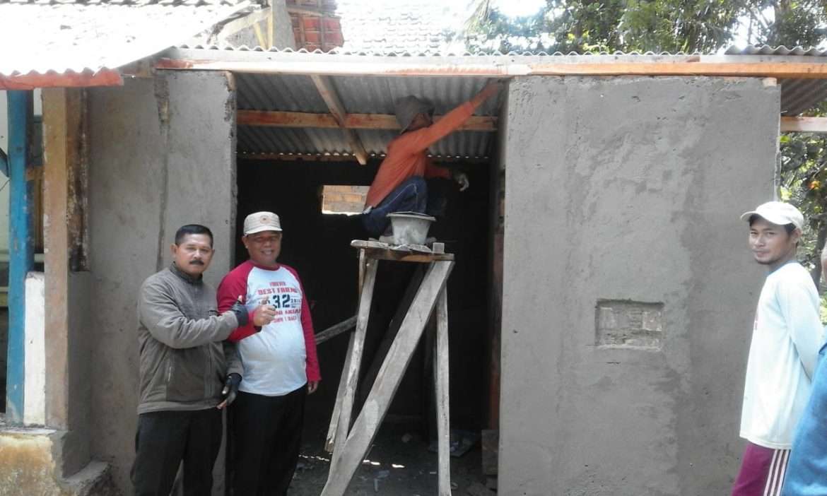 Pemdes Sidamulya Realisasikan DD Bangun MCK di Kampung Cilangkob