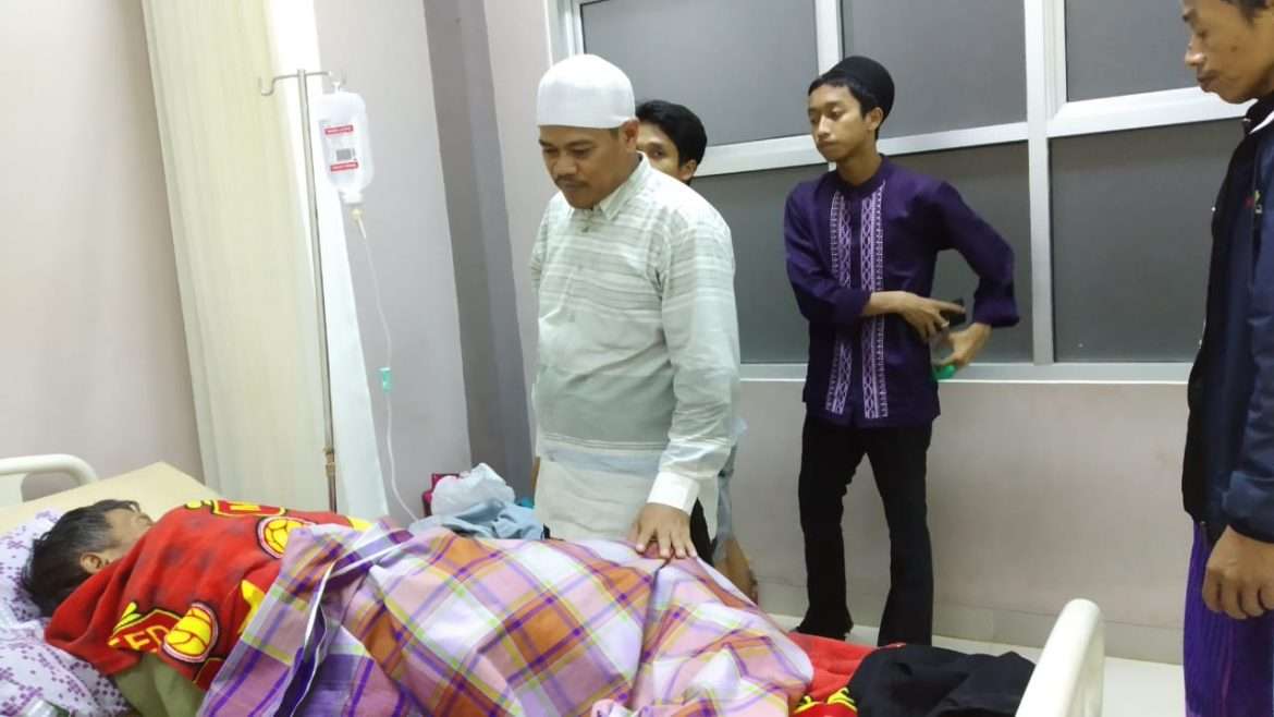 Kepala Desa Ciambar Sigap Tanganin Warga Kerumah Sakit