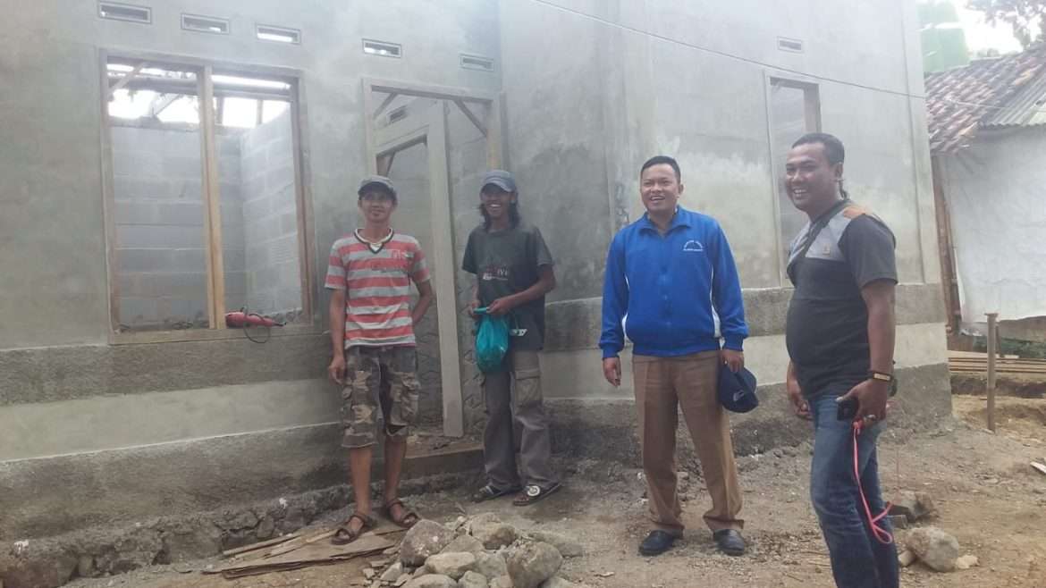 Kelurahan Cikundul Apresiasi Community Jeepsi Sukabumi Dalam Bangun Rumah Mak Unah