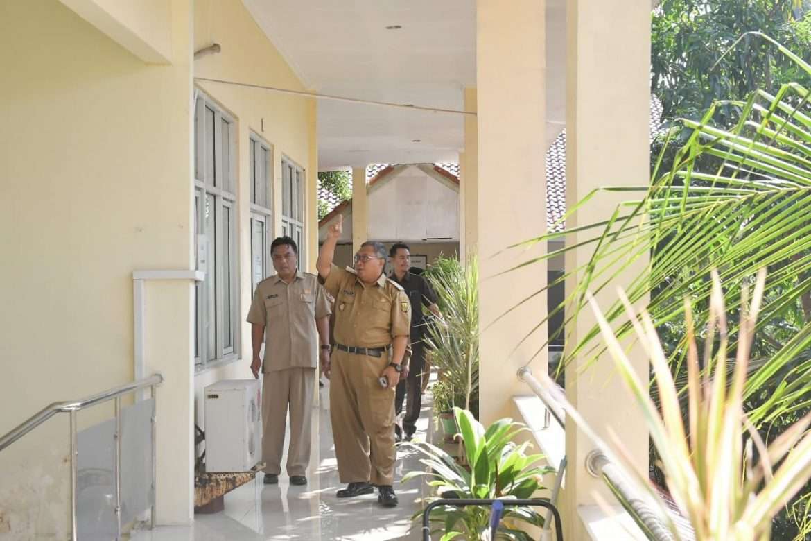 Hari Pertama Kerja, Bupati Sukabumi Keliling Cek Ke Setiap Ruangan