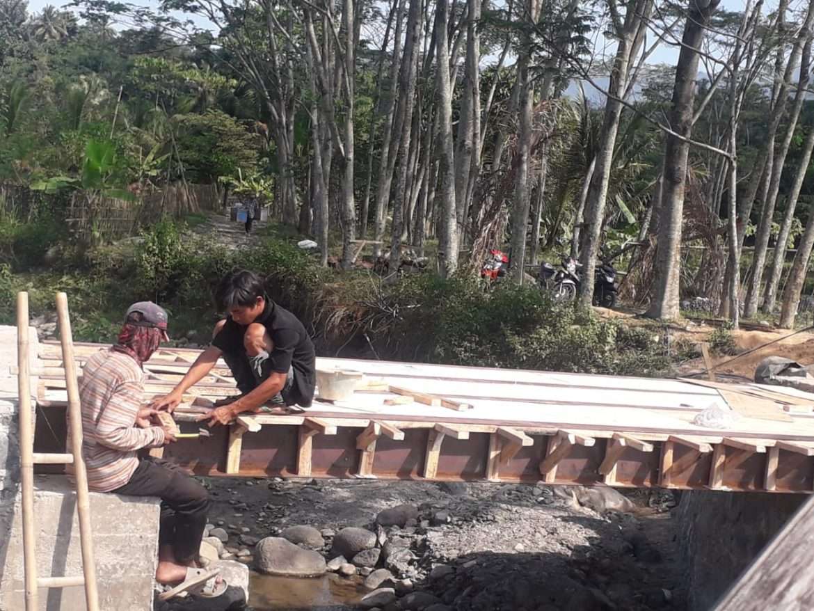 Dengan Dana Desa Kini Masyarakat Desa Sukamulya Miliki Akses Penyebrangan Baru