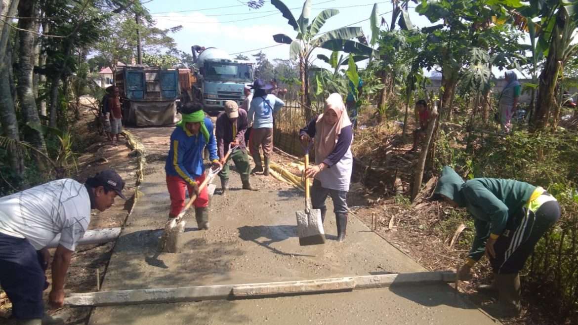 Pemdes Sukajadi Realisasikan Infrastruktur Jalan Desa