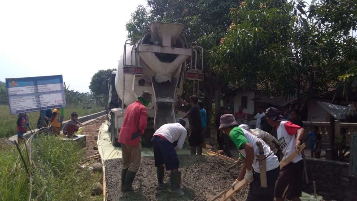 Manfaatkan DD Tahap Satu, Pemdes Tanjungsari Perbagus Jalan Desa