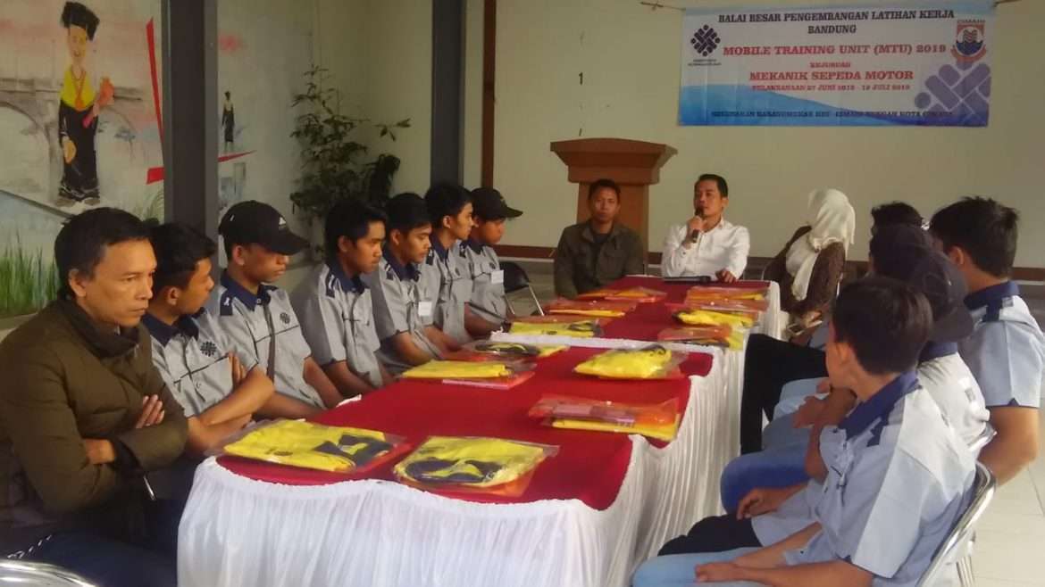 Lurah Karang Mekar Kerjasama Dengan Balai Besar Pengembagan Latihan Kerja Bandung, Guna Peningkatan Mutu keahlian untuk berwirausaha.