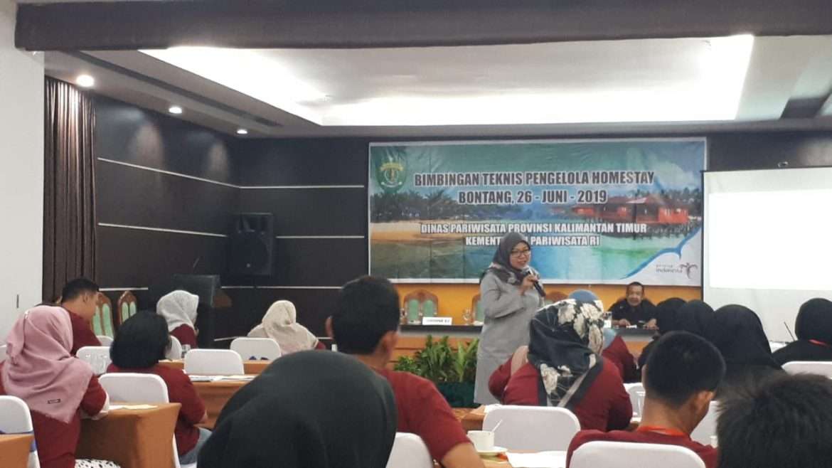 Tingkatkan SDM Pelaku Wisata di Bontang, KEMENPAR Dan STP Trisakti Adakan Pelatihan Pengelolaan Homestay di Kampung Bermusik