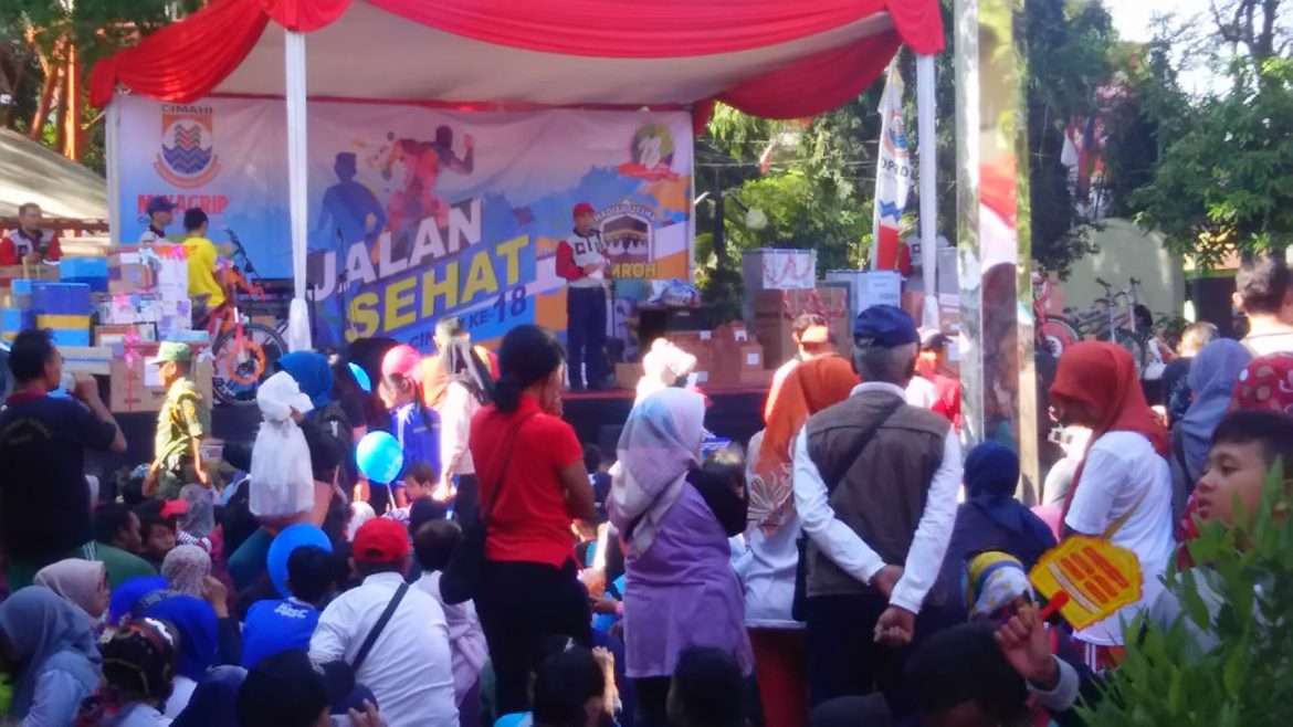 Camat Rayakan Hari Jadi Kota Cimahi yang ke 18 Bersama Warga di 5 Kelurahan Kecamatan Cimahi Tengah.