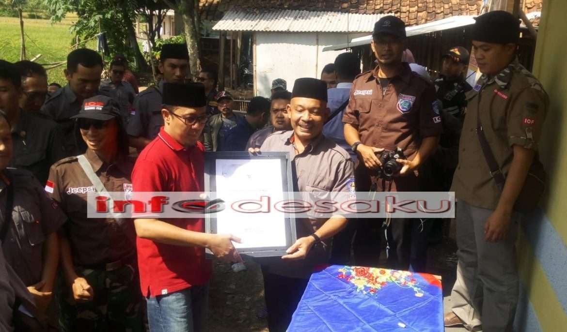 Walikota Sukabumi Bersama Komunitas Pecinta Mobil Sukabumi Resmikan Rumah Mak unah