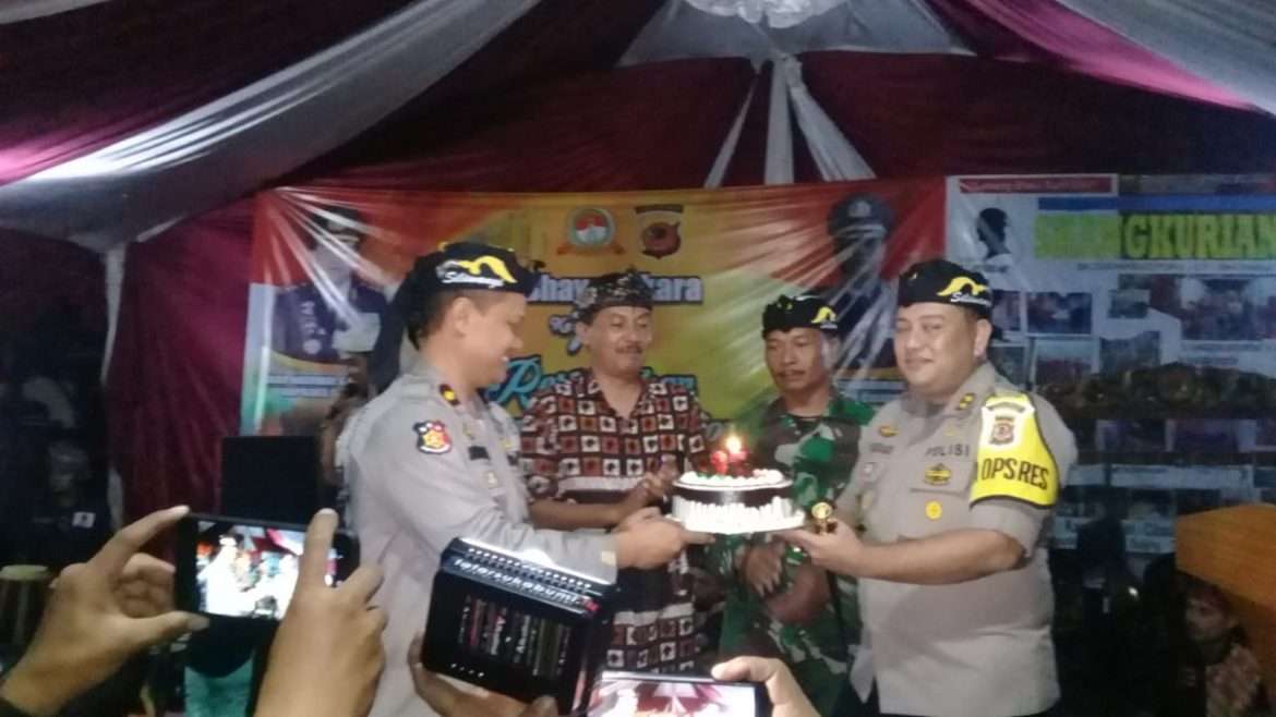 Kapolres Sukabumi Berikan Hadiah Kepada Sejumlah Warga di HUT Bhayangkara Ke-73