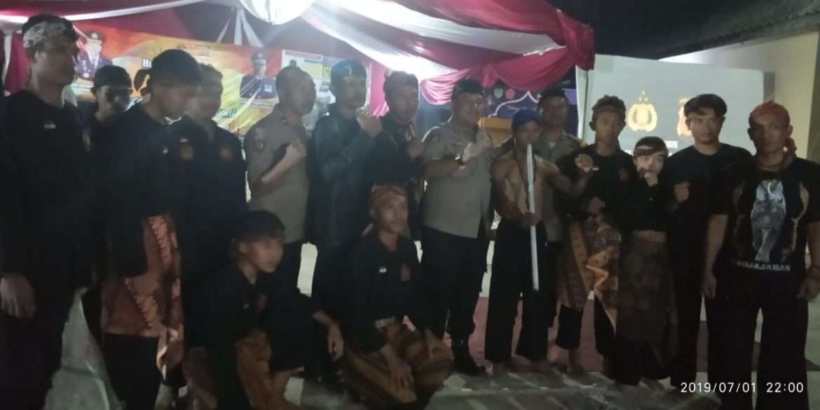 Kesenian Tradisional Semarakan Hut Bhayangkara Ke-73