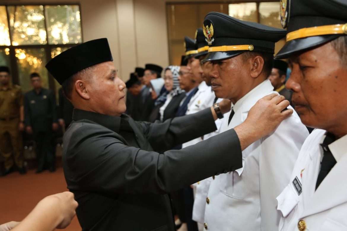 Nanang Ermanto, Plt. Bupati Lamsel Lakukan Rolling Pejabat Eselon, II,III dan VI